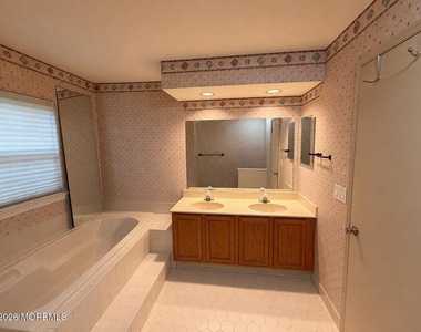 137 Pierce Drive - Photo Thumbnail 9