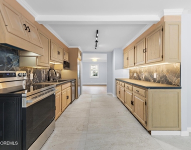 77 Pacific Avenue - Photo Thumbnail 4