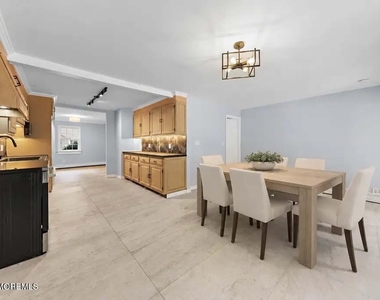 77 Pacific Avenue - Photo Thumbnail 7