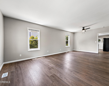 156 Main Street - Photo Thumbnail 5