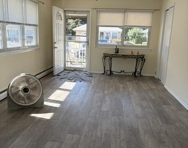 2173 Mount Hood Lane - Photo Thumbnail 8