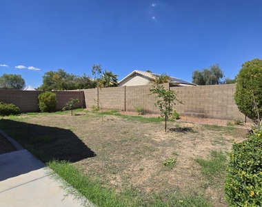 13344 W Desert Lane - Photo Thumbnail 23