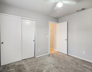 13344 W Desert Lane - Photo Thumbnail 15