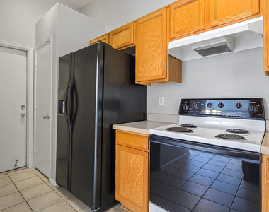 13344 W Desert Lane - Photo Thumbnail 7