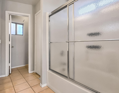 13344 W Desert Lane - Photo Thumbnail 11