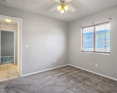 13344 W Desert Lane - Photo Thumbnail 21