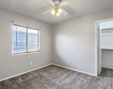 13344 W Desert Lane - Photo Thumbnail 18