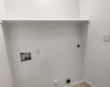 13344 W Desert Lane - Photo Thumbnail 19