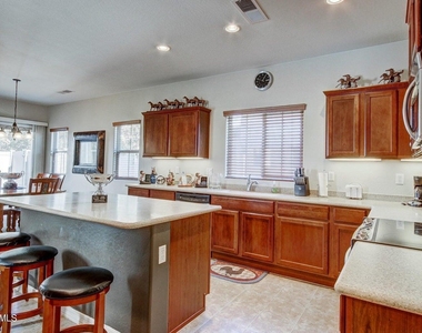 2152 W Monte Cristo Avenue - Photo Thumbnail 2