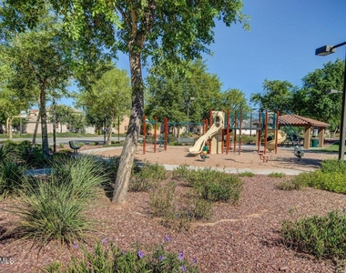 2152 W Monte Cristo Avenue - Photo Thumbnail 16