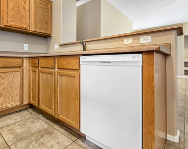 12523 W Estero Lane - Photo Thumbnail 9