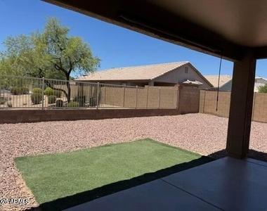 632 S 152nd Lane - Photo Thumbnail 4