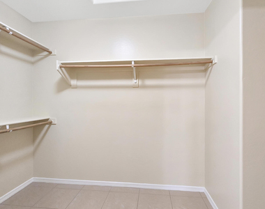 632 S 152nd Lane - Photo Thumbnail 9