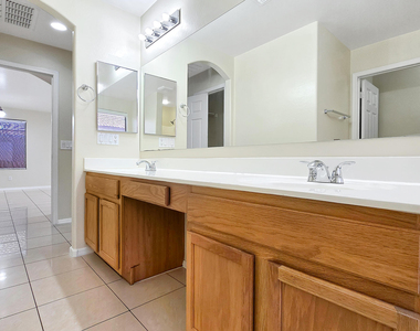 632 S 152nd Lane - Photo Thumbnail 16