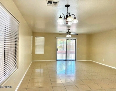 632 S 152nd Lane - Photo Thumbnail 3