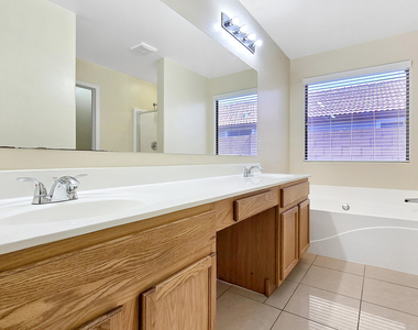 632 S 152nd Lane - Photo Thumbnail 15