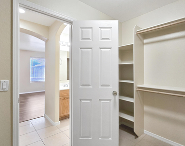 632 S 152nd Lane - Photo Thumbnail 10