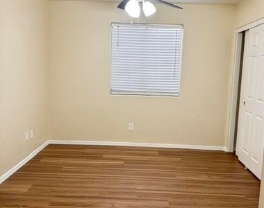 632 S 152nd Lane - Photo Thumbnail 1