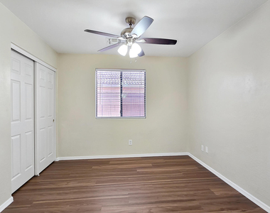 632 S 152nd Lane - Photo Thumbnail 11