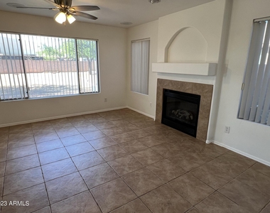 11366 W Buchanan Street - Photo Thumbnail 13