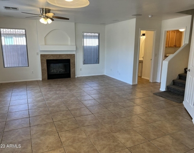 11366 W Buchanan Street - Photo Thumbnail 3