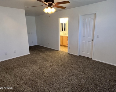 11366 W Buchanan Street - Photo Thumbnail 5