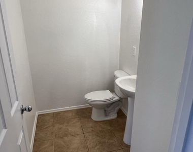 11366 W Buchanan Street - Photo Thumbnail 15