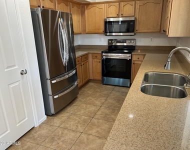 11366 W Buchanan Street - Photo Thumbnail 10