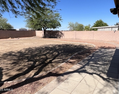 11366 W Buchanan Street - Photo Thumbnail 32