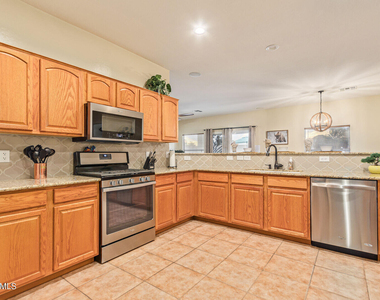 31748 N Blackfoot Drive - Photo Thumbnail 21