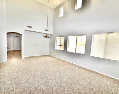 3106 E Andre Avenue - Photo Thumbnail 5