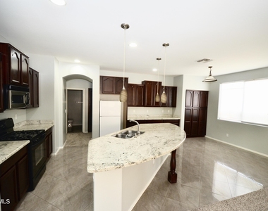3106 E Andre Avenue - Photo Thumbnail 8