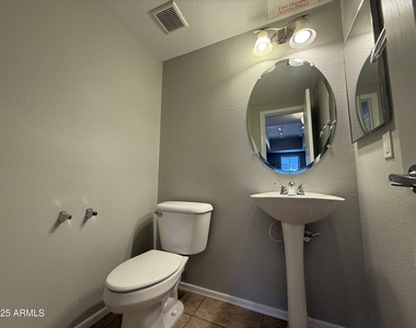 2402 E 5th Street - Photo Thumbnail 7