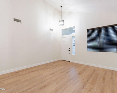 701 W Gibson Avenue - Photo Thumbnail 3