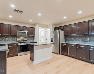 701 W Gibson Avenue - Photo Thumbnail 9