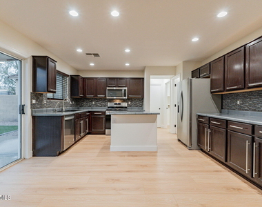 701 W Gibson Avenue - Photo Thumbnail 8