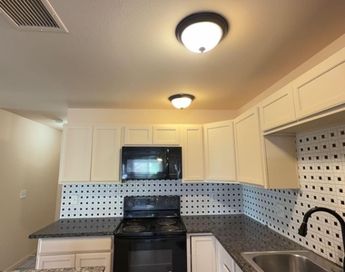 6714 N 54th Avenue - Photo Thumbnail 4