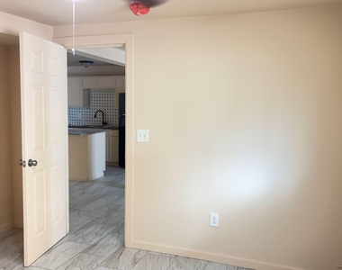6714 N 54th Avenue - Photo Thumbnail 17