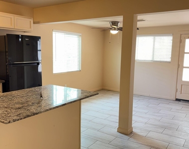 6714 N 54th Avenue - Photo Thumbnail 2