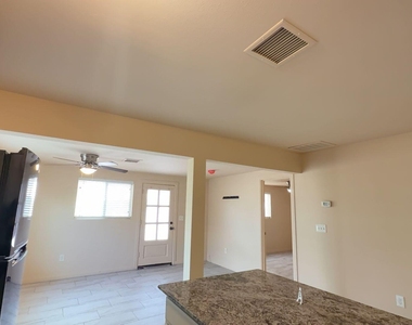 6714 N 54th Avenue - Photo Thumbnail 6
