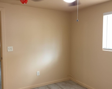 6714 N 54th Avenue - Photo Thumbnail 12