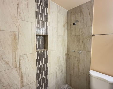6714 N 54th Avenue - Photo Thumbnail 13
