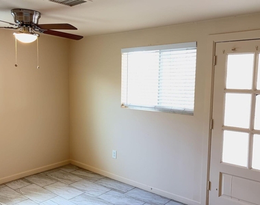 6714 N 54th Avenue - Photo Thumbnail 8
