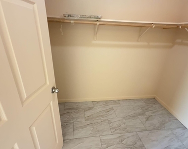 6714 N 54th Avenue - Photo Thumbnail 11