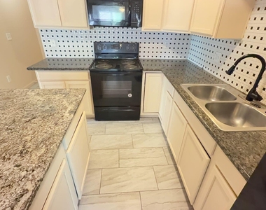 6714 N 54th Avenue - Photo Thumbnail 5