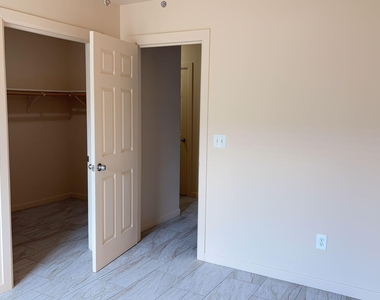 6714 N 54th Avenue - Photo Thumbnail 14