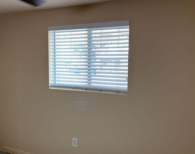 6714 N 54th Avenue - Photo Thumbnail 16
