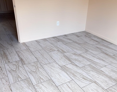 6714 N 54th Avenue - Photo Thumbnail 9