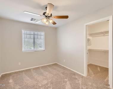 7926 S 67th Drive - Photo Thumbnail 5