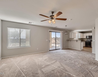 7926 S 67th Drive - Photo Thumbnail 8